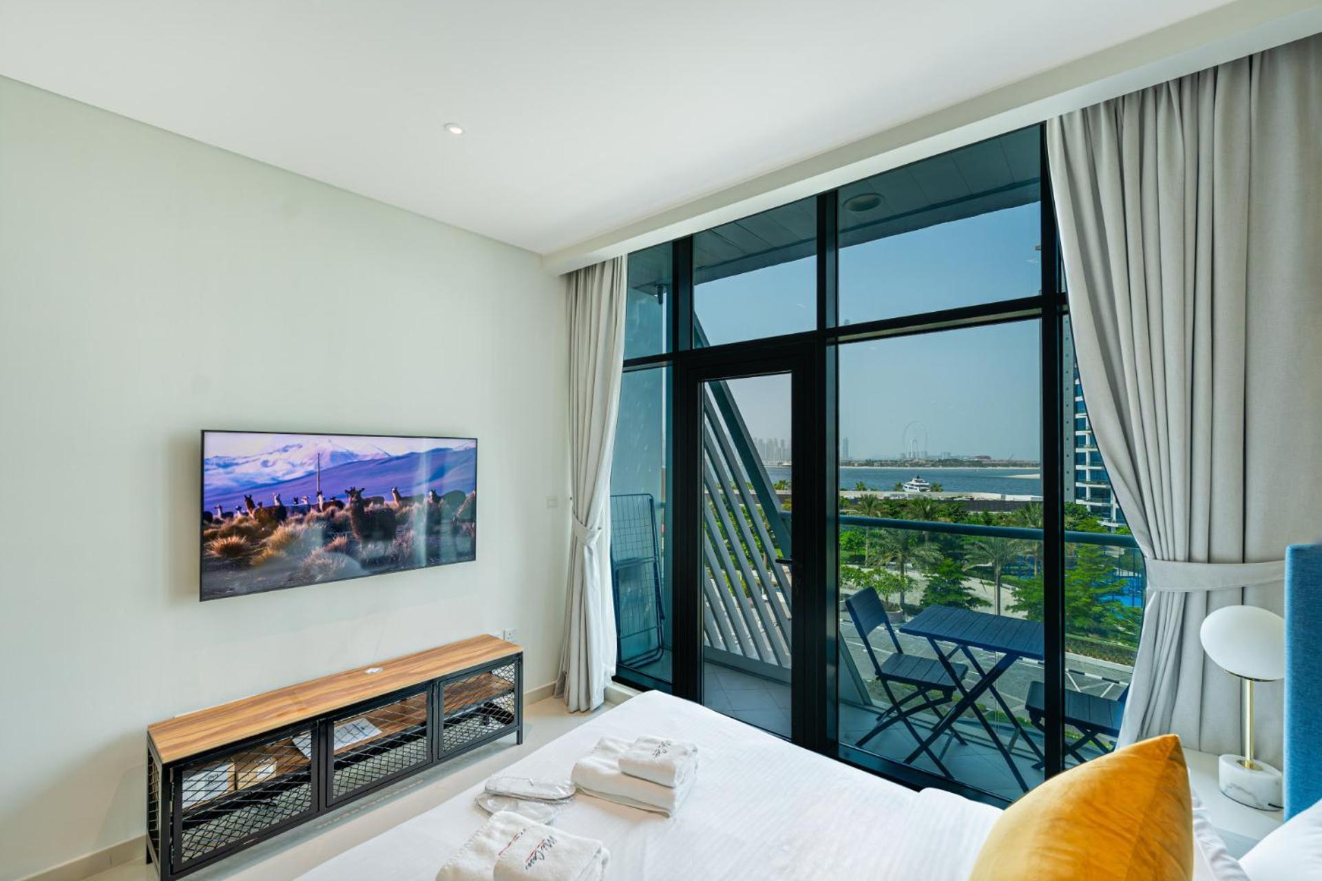 Apartment Sea View I Access I Pool With Bar Dubai