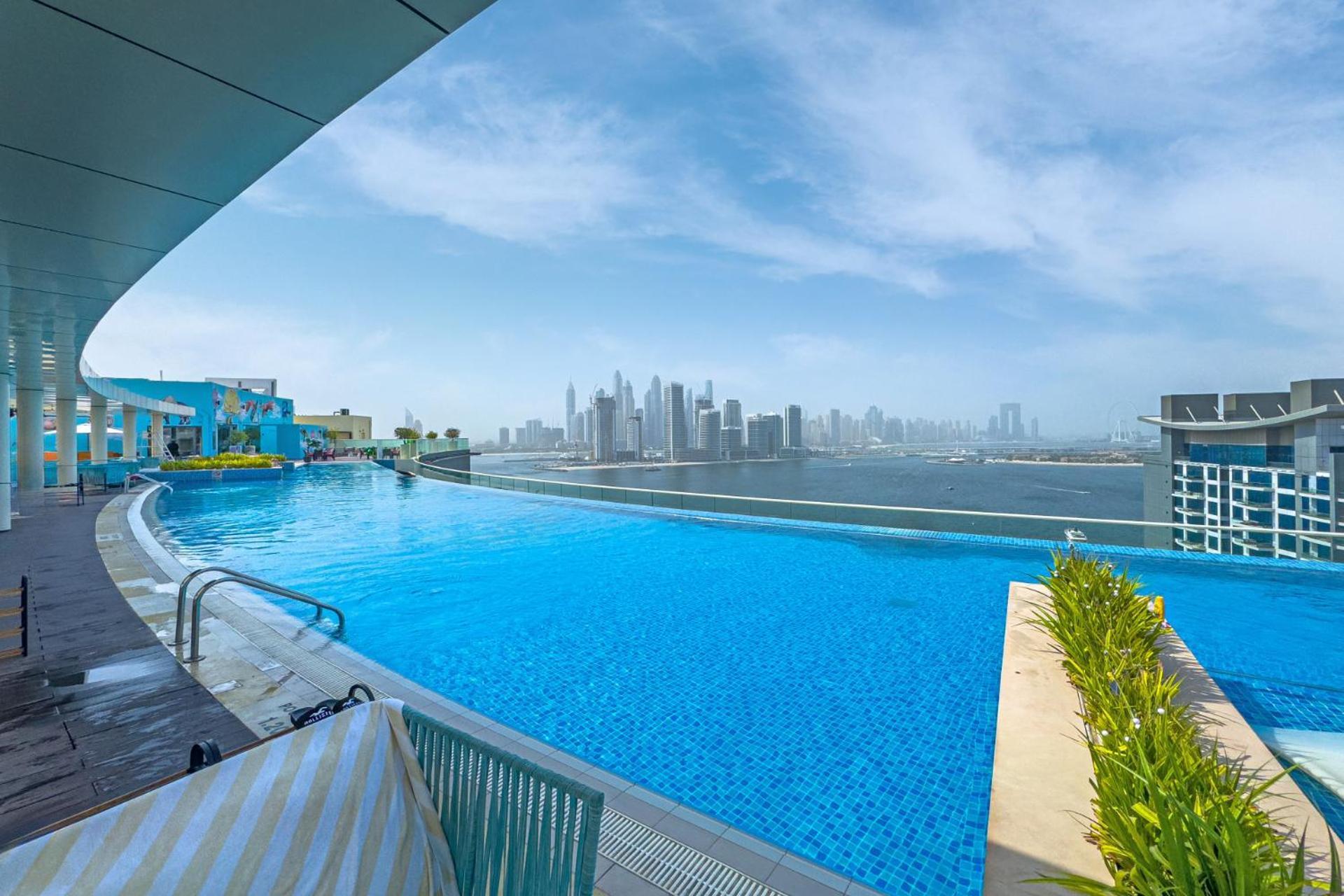 Apartment Sea View I Access I Pool With Bar Dubai
